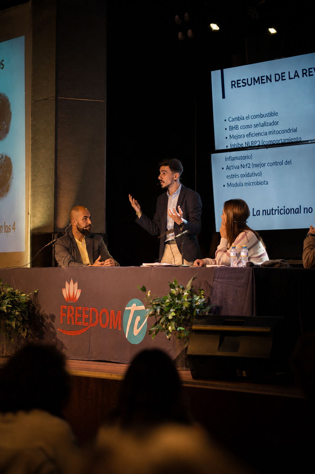 Alejandro Luque impartiendo formación clínica